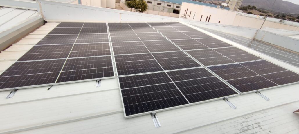 Instalación fotovoltaica en empresa en Villajoyosa