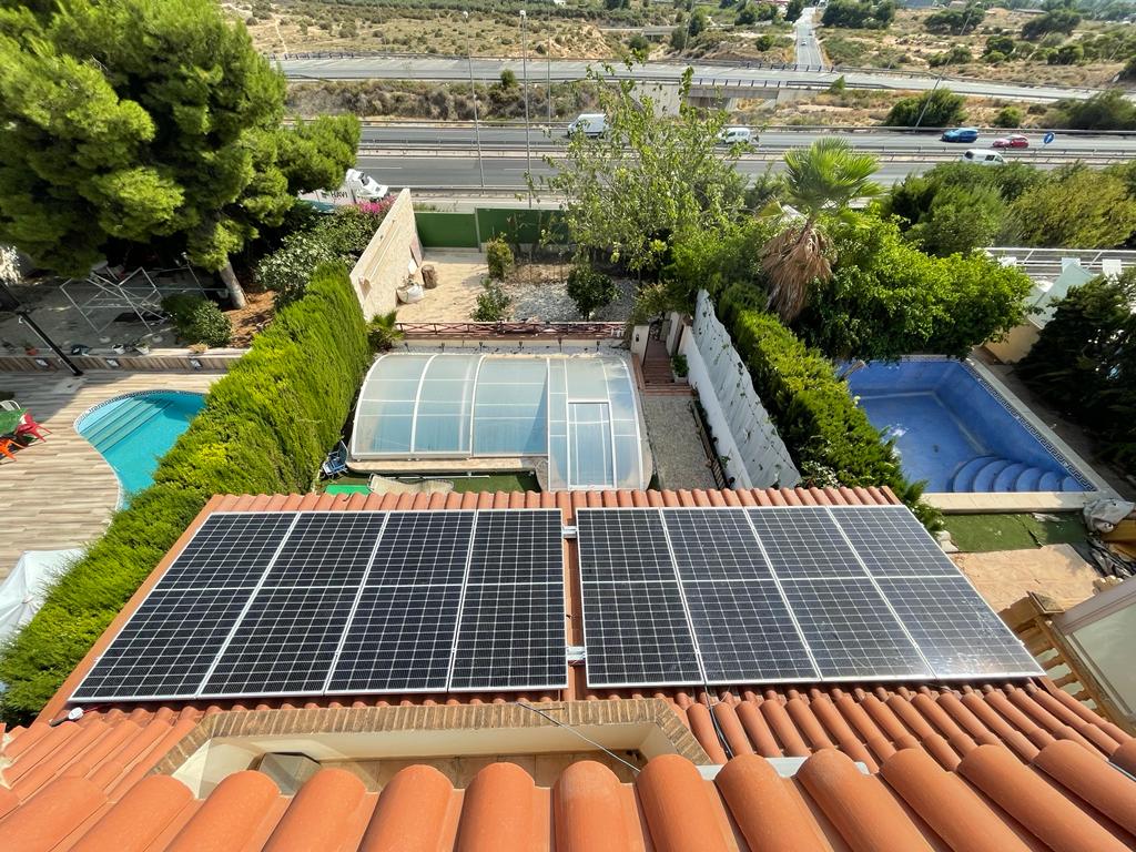 Paneles solares en casa en el Altet (Alicante)
