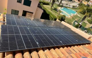 placas solares sobre vivienda en la provincia de Alicante
